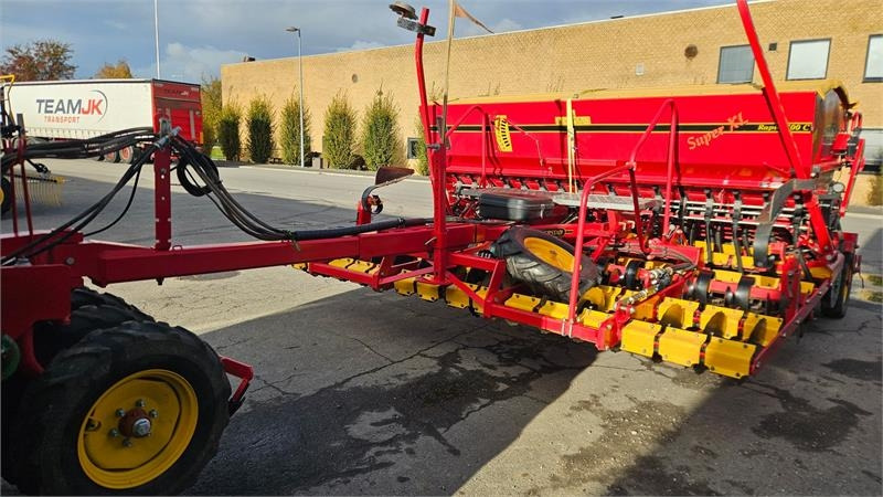 Vaderstad Rapid 400 Super XL - Semoir: photos 3 Vaderstad Rapid 400 Super XL - Semoir: photos 3