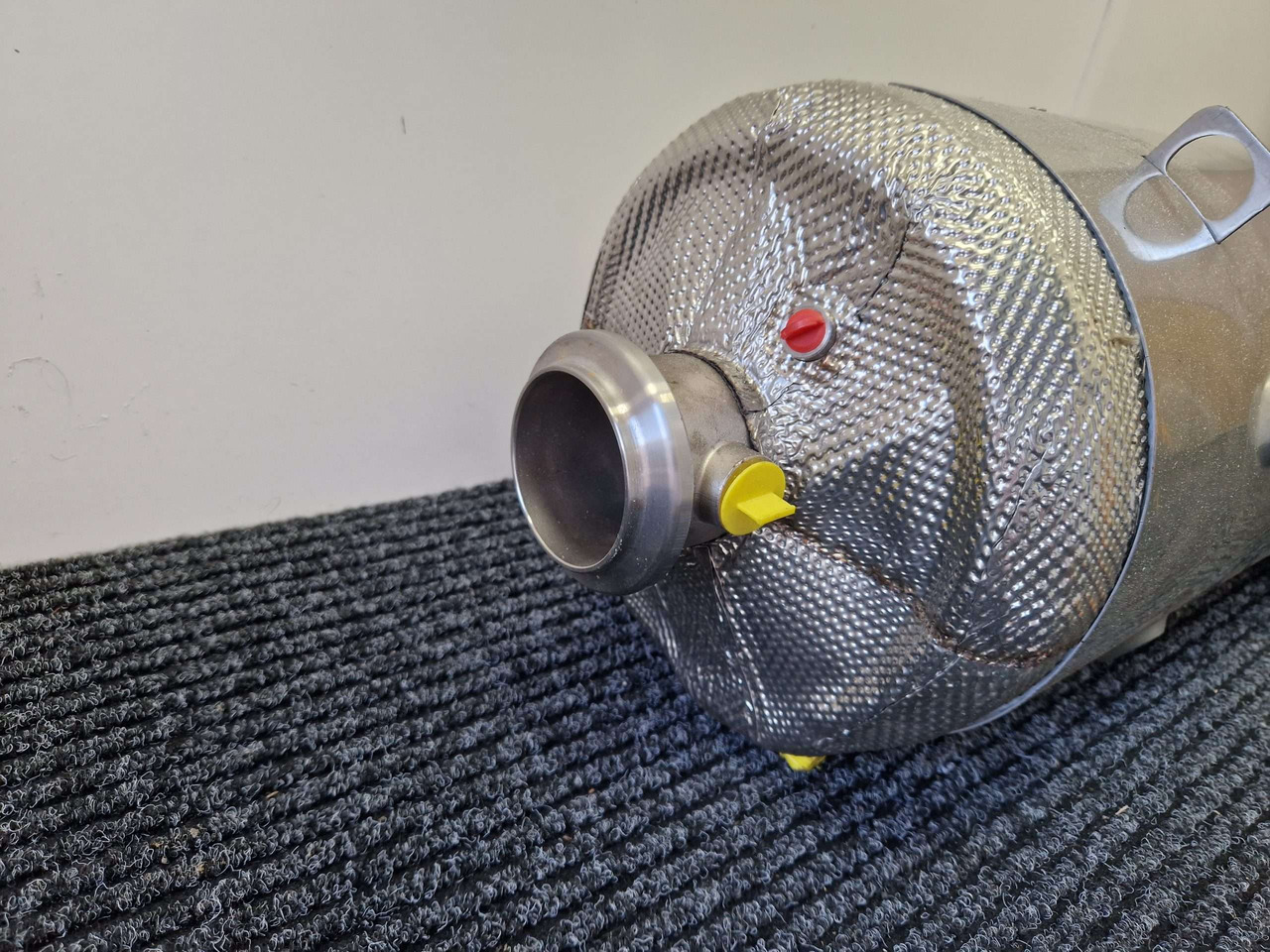 Exhaust silencer JCB 320/B6251 SCR Adblue - Moteur et pièces pour Engins de chantier: photos 4 Exhaust silencer JCB 320/B6251 SCR Adblue - Moteur et pièces pour Engins de chantier: photos 4