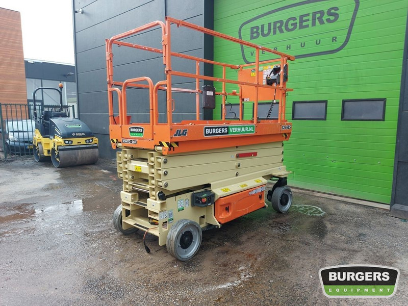 JLG 3246ES - Nacelle ciseaux: photos 1 JLG 3246ES - Nacelle ciseaux: photos 1