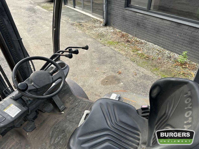 Toyota 8FDF25 - Chariot élévateur diesel: photos 5 Toyota 8FDF25 - Chariot élévateur diesel: photos 5