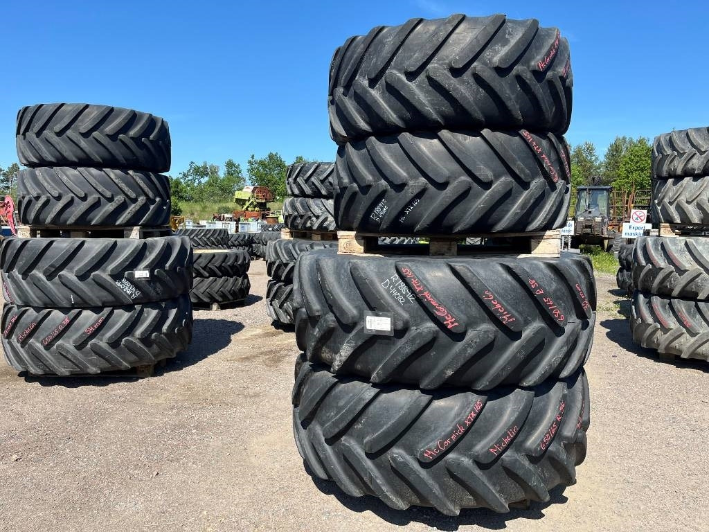 Michelin 650/65R38 520/65R28 till Case , MC Cormick - Pneu pour Machine agricole: photos 1 Michelin 650/65R38 520/65R28 till Case , MC Cormick - Pneu pour Machine agricole: photos 1