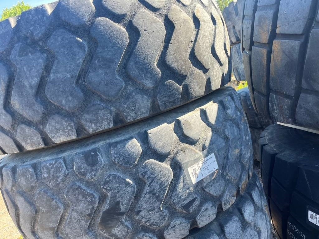Michelin XHA 15,5-R25 till Volvo L50E C D B - Pneu pour Engins de chantier: photos 3 Michelin XHA 15,5-R25 till Volvo L50E C D B - Pneu pour Engins de chantier: photos 3