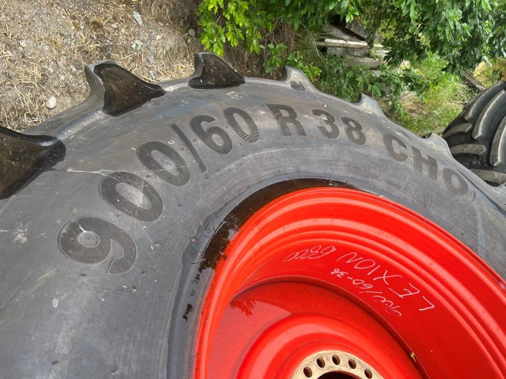 Mitas 900/60R38 Däck till Claas Lexion 6800 - Pneu pour Machine agricole: photos 3 Mitas 900/60R38 Däck till Claas Lexion 6800 - Pneu pour Machine agricole: photos 3
