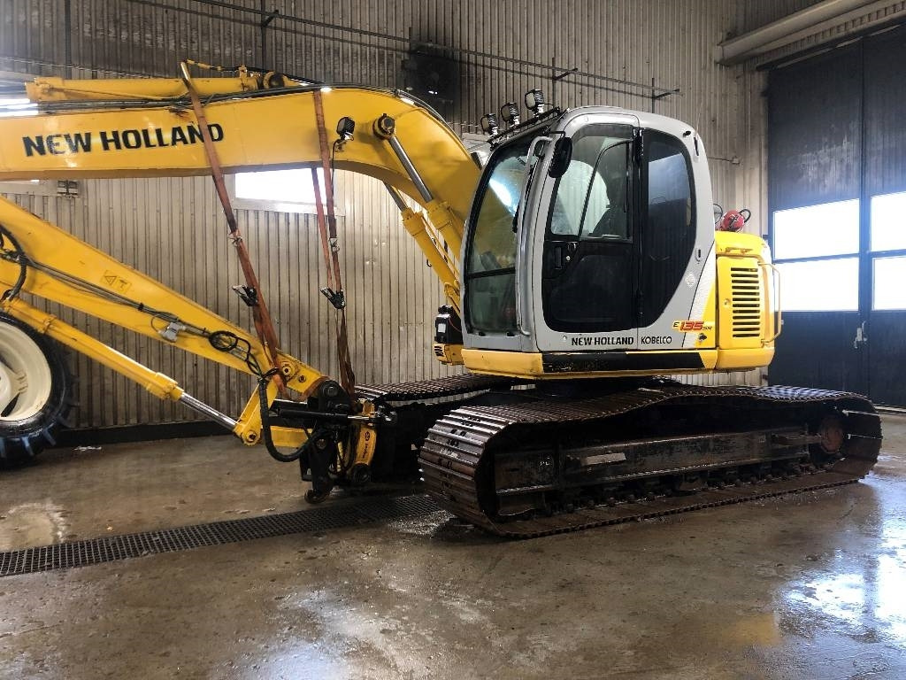 New Holland Kobelco E135SR dismantled: only spare parts - Pelle sur chenille: photos 4 New Holland Kobelco E135SR dismantled: only spare parts - Pelle sur chenille: photos 4