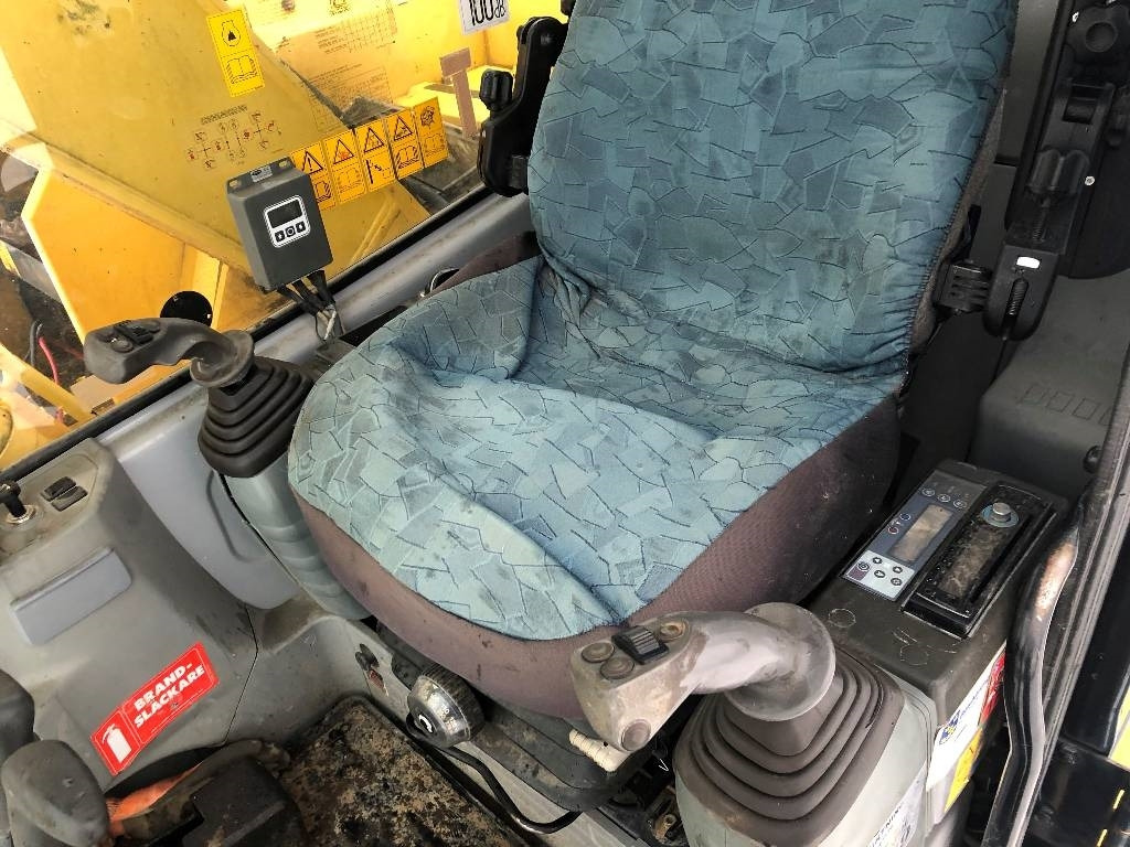 New Holland Kobelco E135SR dismantled: only spare parts - Pelle sur chenille: photos 5 New Holland Kobelco E135SR dismantled: only spare parts - Pelle sur chenille: photos 5