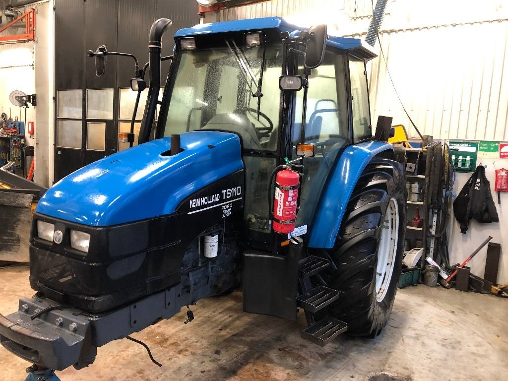 New Holland TS 110 Dismantled: only spare parts - Tracteur agricole: photos 4 New Holland TS 110 Dismantled: only spare parts - Tracteur agricole: photos 4
