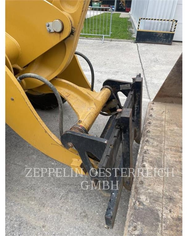 Chargeuse sur pneus CAT 908M: photos 8 Chargeuse sur pneus CAT 908M: photos 8