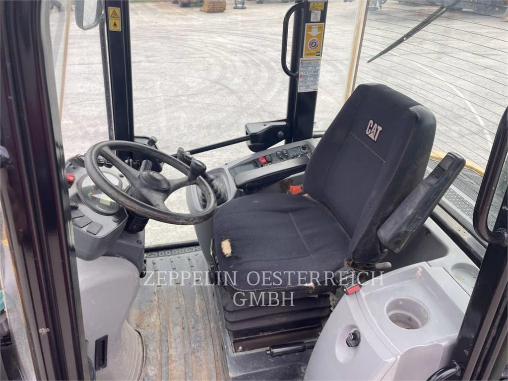 Chargeuse sur pneus CAT 908M: photos 11 Chargeuse sur pneus CAT 908M: photos 11