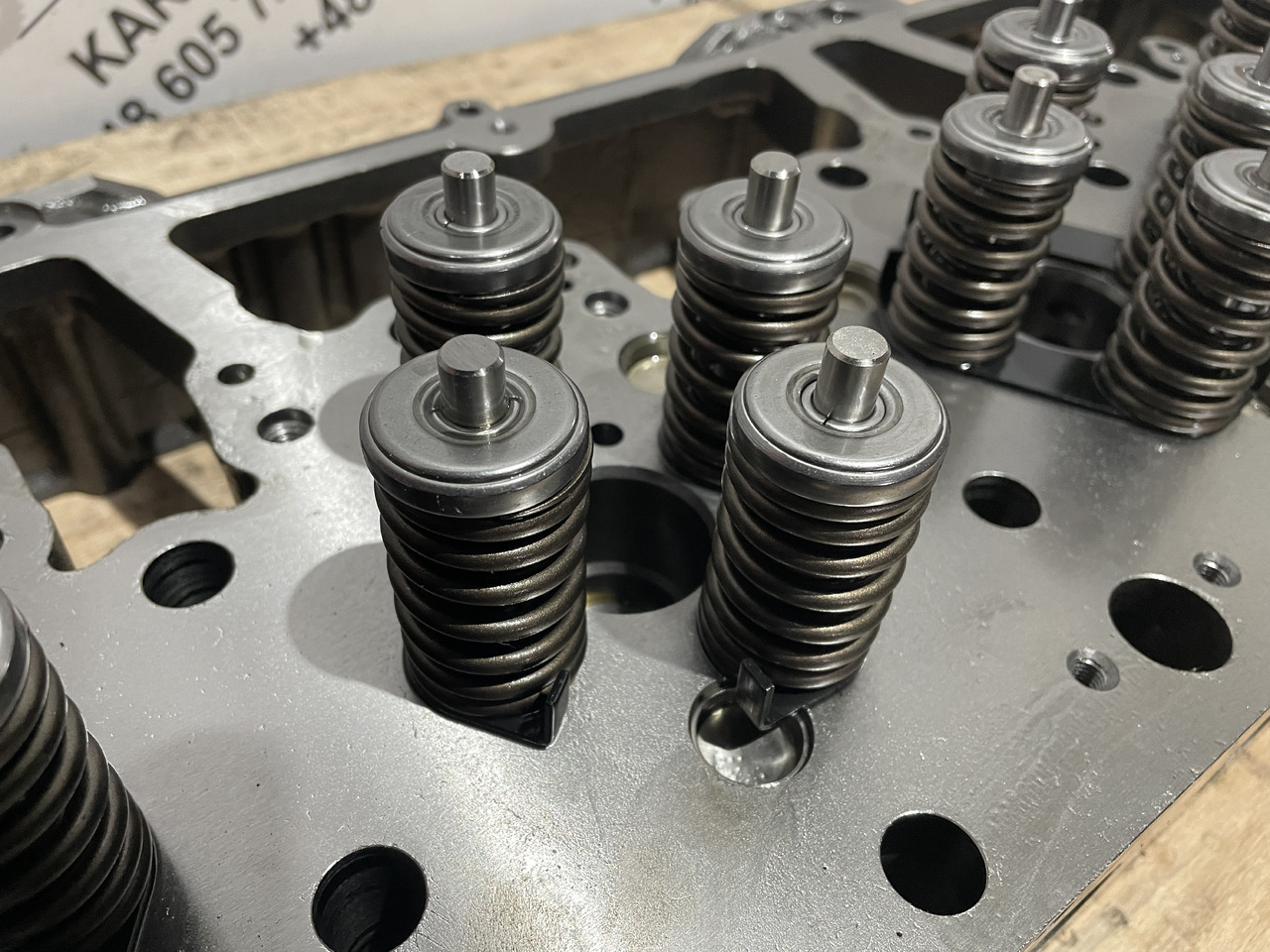 CAT Caterpillar C12 - głowica silnika kompletna NOWA 1799458 179-9458 - Moteur et pièces pour Engins de chantier: photos 4 CAT Caterpillar C12 - głowica silnika kompletna NOWA 1799458 179-9458 - Moteur et pièces pour Engins de chantier: photos 4