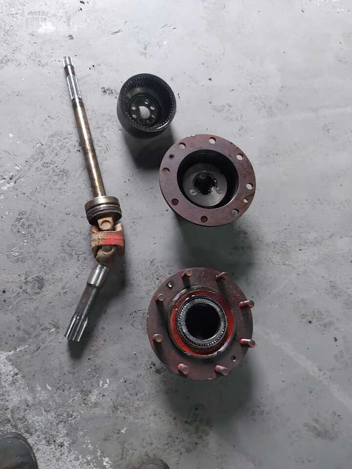 Cat TH 62 | Cat TH 82 - Zwolnica | Półoś - Demi arbre pour Machine agricole: photos 1 Cat TH 62 | Cat TH 82 - Zwolnica | Półoś - Demi arbre pour Machine agricole: photos 1