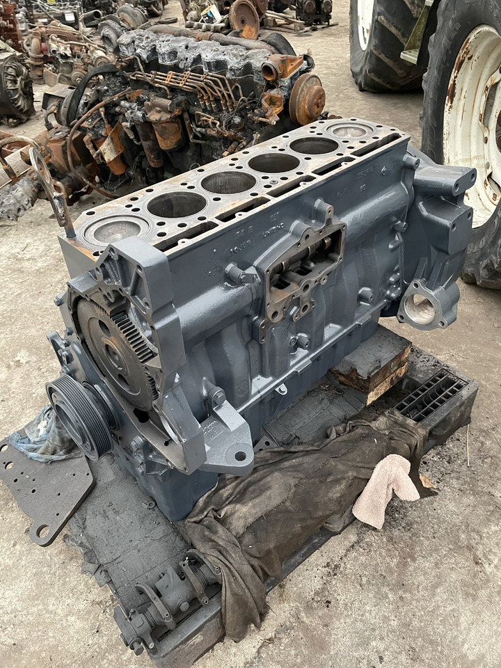 Caterpillar Cat C9 - blok silnika 325-3914 325-3915 - Bloc-cylindres pour Machine agricole: photos 1 Caterpillar Cat C9 - blok silnika 325-3914 325-3915 - Bloc-cylindres pour Machine agricole: photos 1