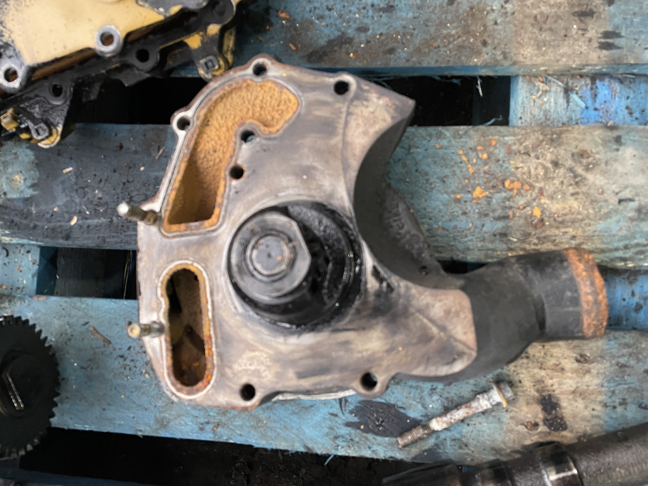 Caterpillar Cat Perkins 1106D C6.6 - pompa wody - Pompe à liquide de refroidissement pour Engins de chantier: photos 1 Caterpillar Cat Perkins 1106D C6.6 - pompa wody - Pompe à liquide de refroidissement pour Engins de chantier: photos 1