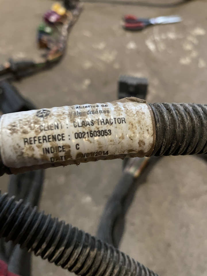 Claas Arion 550-520 650-620 - kabel wiązka elektryczna 0021503053 - Câble/ Fil pour Tracteur agricole: photos 2 Claas Arion 550-520 650-620 - kabel wiązka elektryczna 0021503053 - Câble/ Fil pour Tracteur agricole: photos 2