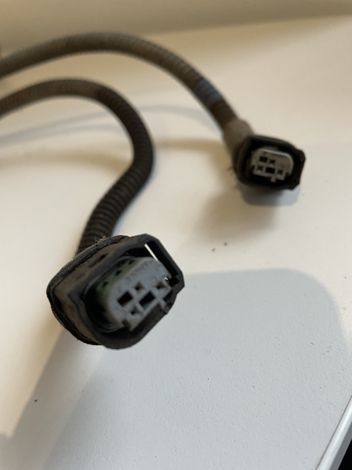 Claas Arion 550-520 650-620 - kabel wiązka elektryczna 0021581051 - Câble/ Fil pour Tracteur agricole: photos 3 Claas Arion 550-520 650-620 - kabel wiązka elektryczna 0021581051 - Câble/ Fil pour Tracteur agricole: photos 3