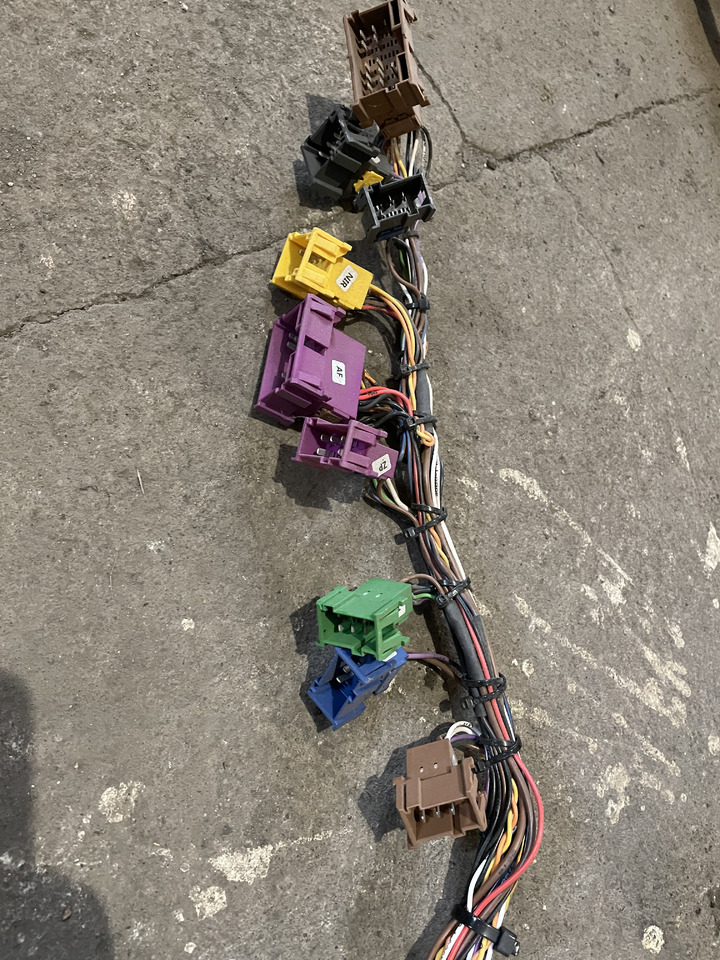 Claas Jaguar 880-830 980-930 - wiązka elektryczna kabiny 0018110206 - Câble/ Fil pour Ensileuse: photos 5 Claas Jaguar 880-830 980-930 - wiązka elektryczna kabiny 0018110206 - Câble/ Fil pour Ensileuse: photos 5