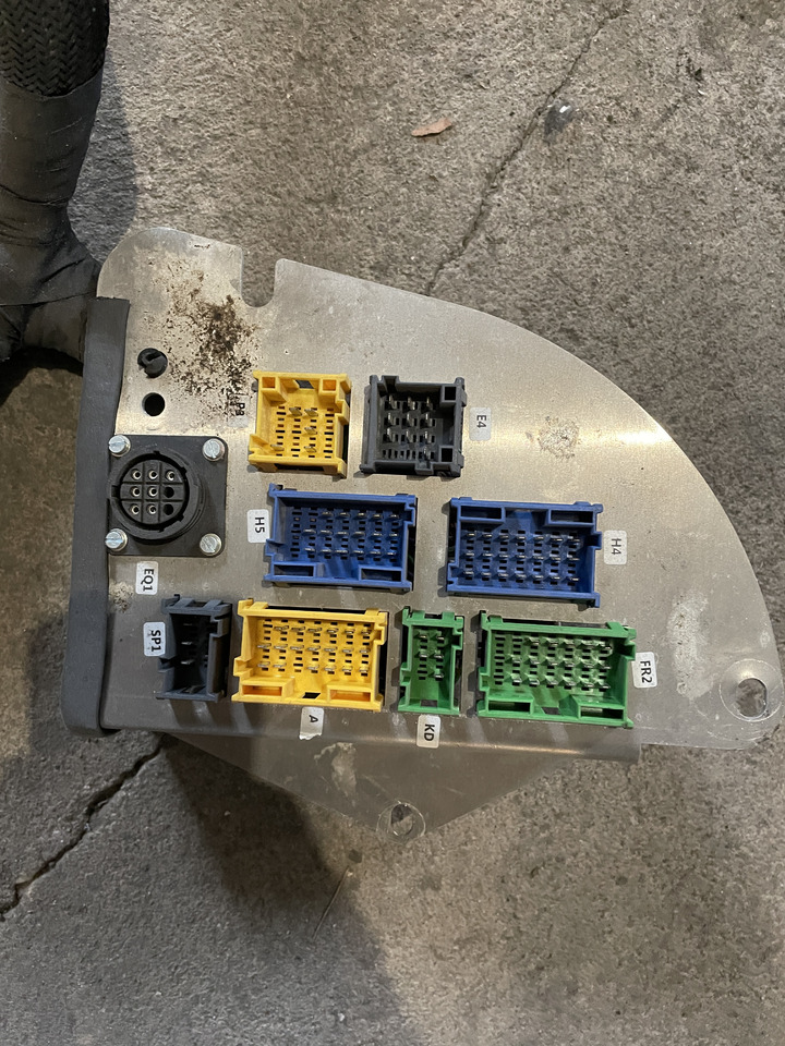 Claas Jaguar 880-830 980-930 - wiązka elektryczna kabiny 0018110206 - Câble/ Fil pour Ensileuse: photos 2 Claas Jaguar 880-830 980-930 - wiązka elektryczna kabiny 0018110206 - Câble/ Fil pour Ensileuse: photos 2