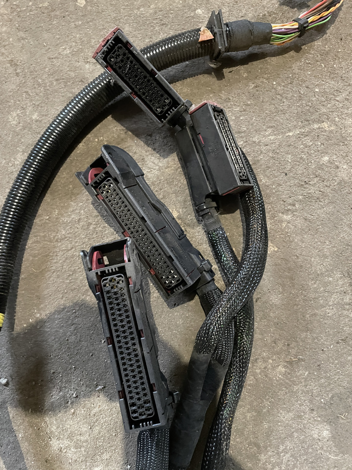 Claas Jaguar 880-830 980-930 - wiązka elektryczna kabiny 0018110206 - Câble/ Fil pour Ensileuse: photos 4 Claas Jaguar 880-830 980-930 - wiązka elektryczna kabiny 0018110206 - Câble/ Fil pour Ensileuse: photos 4