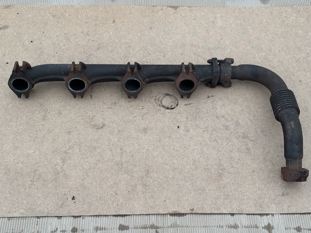 Claas LEXION 780 KOLEKTOR WYDECHOWY 5421420601 - Tube d'echappement pour Moissonneuse-batteuse: photos 4 Claas LEXION 780 KOLEKTOR WYDECHOWY 5421420601 - Tube d'echappement pour Moissonneuse-batteuse: photos 4