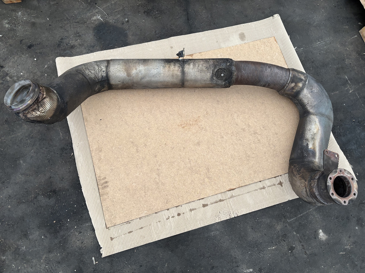 Claas Lexion 780 Rura Wydechowa Wydech EXHAUST PIPE ISO 0007804091 00 07819781 - Tube d'echappement pour Moissonneuse-batteuse: photos 1 Claas Lexion 780 Rura Wydechowa Wydech EXHAUST PIPE ISO 0007804091 00 07819781 - Tube d'echappement pour Moissonneuse-batteuse: photos 1