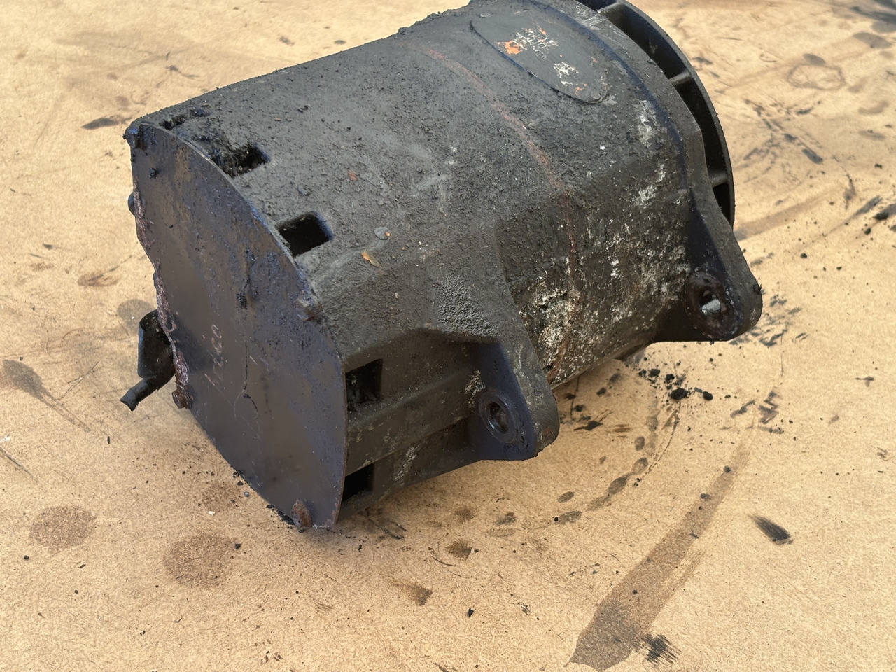 Cummins 8.3 6CT 6CTA 6CTAA Alternator 24V 75A USA REMY 19011210 - Alternateur pour Machine agricole: photos 2 Cummins 8.3 6CT 6CTA 6CTAA Alternator 24V 75A USA REMY 19011210 - Alternateur pour Machine agricole: photos 2