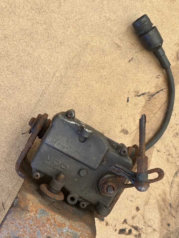 Cummins 8.3 6CT 6CTA 6CTAA Elektroniczny pedał gazu VDO 408.422/6/1 - Pédale: photos 5 Cummins 8.3 6CT 6CTA 6CTAA Elektroniczny pedał gazu VDO 408.422/6/1 - Pédale: photos 5