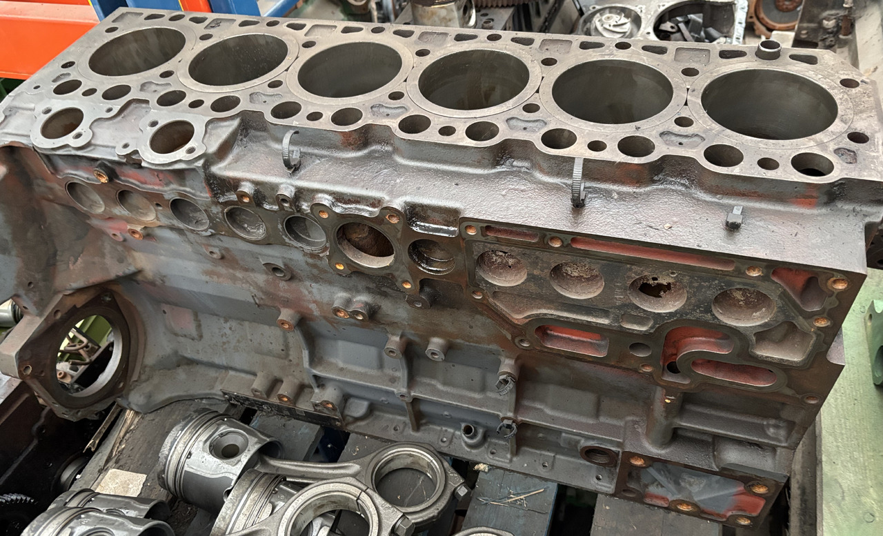 DEUTZ TCD2013L064V TCD 2013 L06 4V 04905375 Blok Silnika - Bloc-cylindres pour Machine agricole: photos 5 DEUTZ TCD2013L064V TCD 2013 L06 4V 04905375 Blok Silnika - Bloc-cylindres pour Machine agricole: photos 5