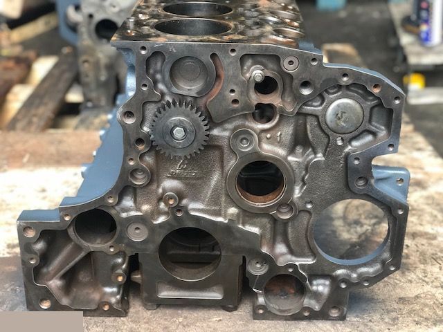 Deutz BF4m2012 - Blok Vylindrów - Bloc-cylindres pour Machine agricole: photos 1 Deutz BF4m2012 - Blok Vylindrów - Bloc-cylindres pour Machine agricole: photos 1