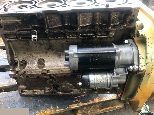 Deutz F4L1011 04173146r - Blok Silnika - Bloc-cylindres pour Machine agricole: photos 5 Deutz F4L1011 04173146r - Blok Silnika - Bloc-cylindres pour Machine agricole: photos 5