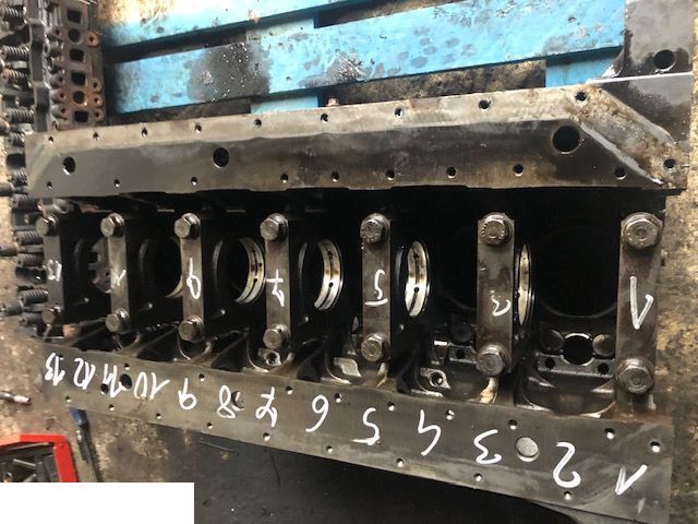 Deutz TCD 2012 L06 4V TCD2012L064V - Blok Cylindrów Silnika - Bloc-cylindres pour Machine agricole: photos 1 Deutz TCD 2012 L06 4V TCD2012L064V - Blok Cylindrów Silnika - Bloc-cylindres pour Machine agricole: photos 1