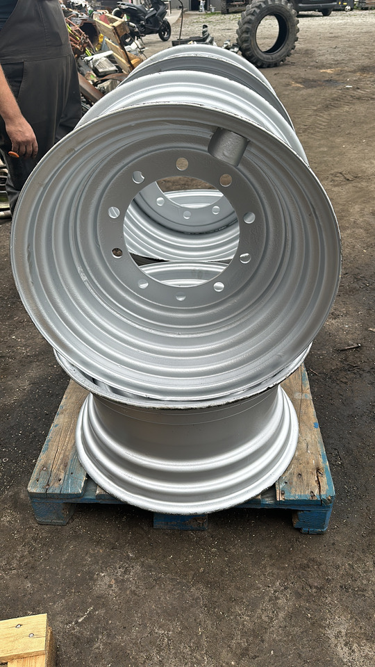 Felga 24 cale 10 szpilek 13 x 24 , DW13x24 - Jante pour Machine agricole: photos 1 Felga 24 cale 10 szpilek 13 x 24 , DW13x24 - Jante pour Machine agricole: photos 1