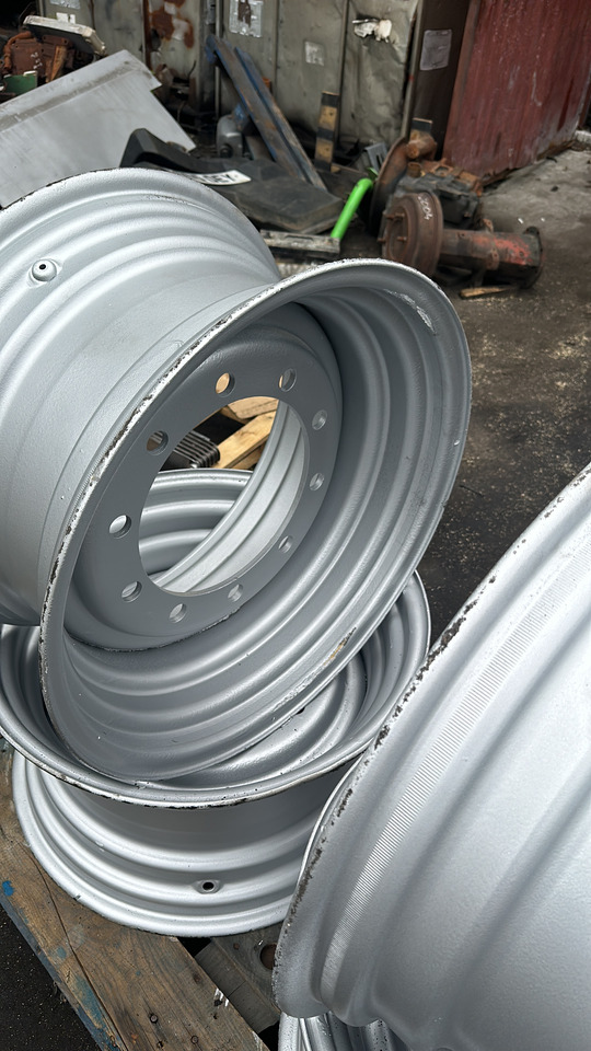 Felga 24 cale 10 szpilek 13 x 24 , DW13x24 - Jante pour Machine agricole: photos 5 Felga 24 cale 10 szpilek 13 x 24 , DW13x24 - Jante pour Machine agricole: photos 5