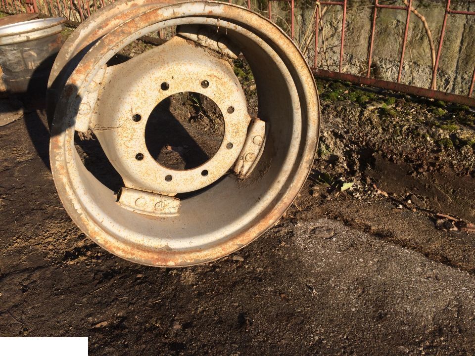 Felga W12x24 , Felga Case 12x24 - Jante pour Machine agricole: photos 1 Felga W12x24 , Felga Case 12x24 - Jante pour Machine agricole: photos 1