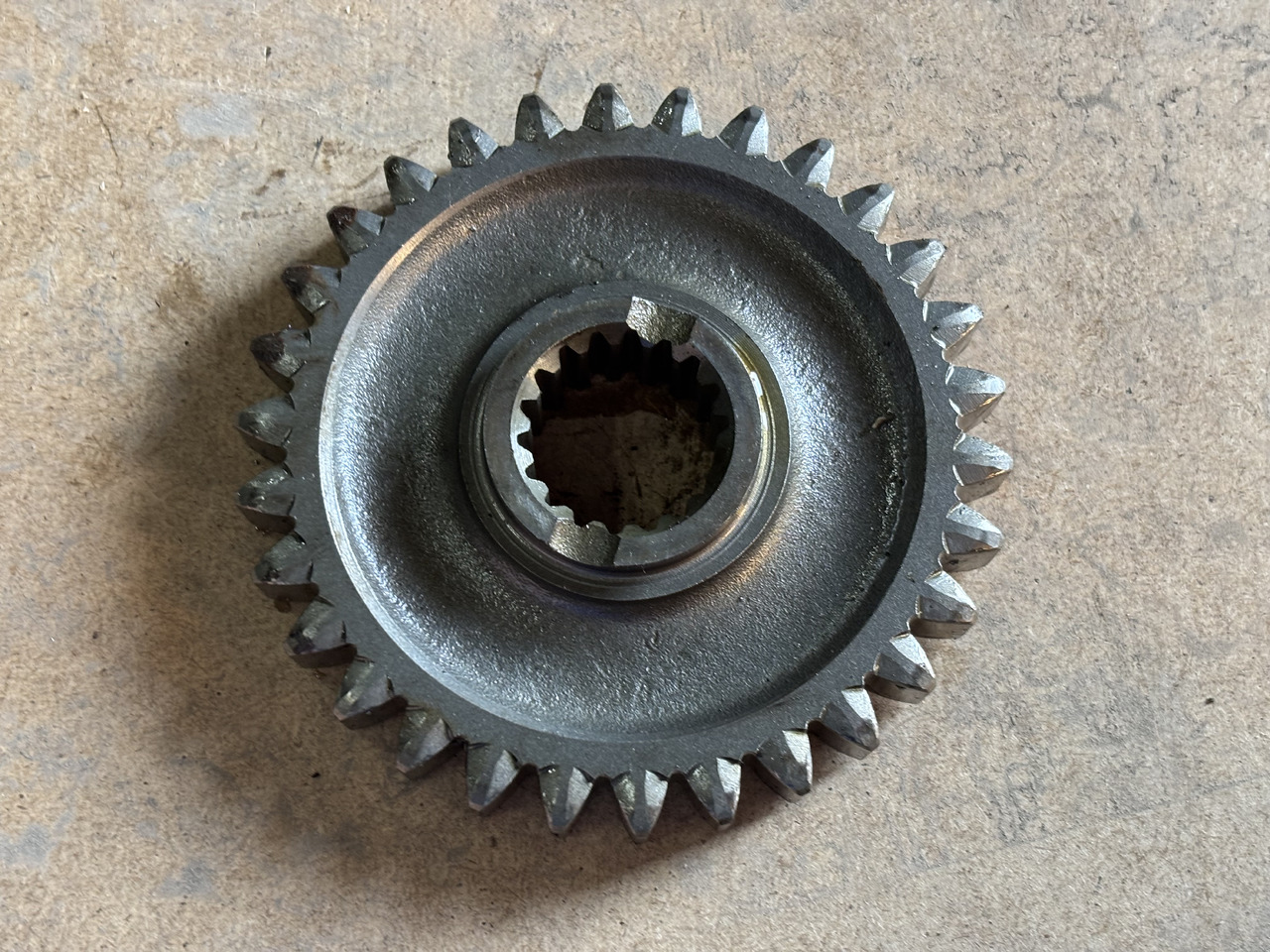 Fendt 307 308 309 310 311 312 Koło Zębate Walcowe 312100080060 - Boîte de vitesse et pièces pour Machine agricole: photos 2 Fendt 307 308 309 310 311 312 Koło Zębate Walcowe 312100080060 - Boîte de vitesse et pièces pour Machine agricole: photos 2