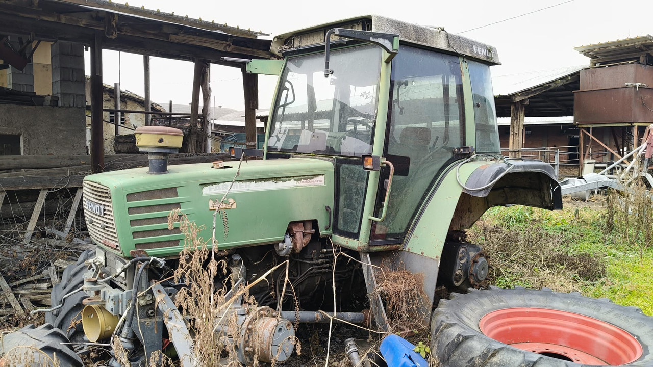 Fendt 309 - na części - kabina drzwi szyba maska grill - Portière et pièces pour Machine agricole: photos 3 Fendt 309 - na części - kabina drzwi szyba maska grill - Portière et pièces pour Machine agricole: photos 3