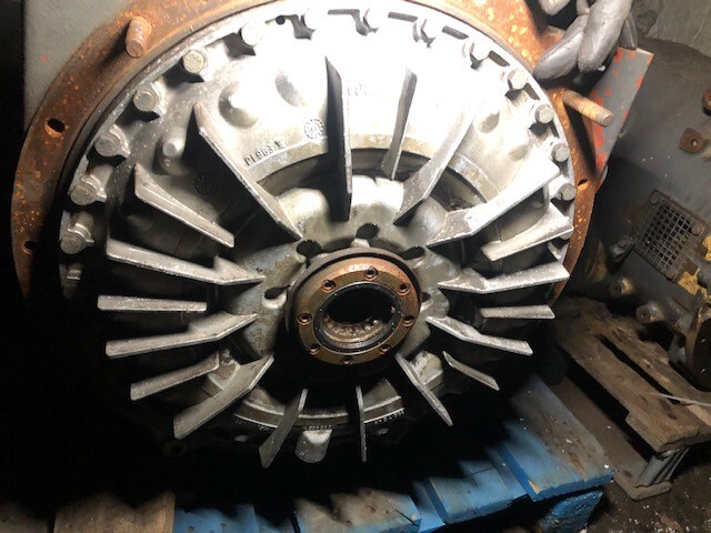 Fendt 312 LSA Turbo Sprzęgło - Embrayage et pièces pour Machine agricole: photos 1 Fendt 312 LSA Turbo Sprzęgło - Embrayage et pièces pour Machine agricole: photos 1