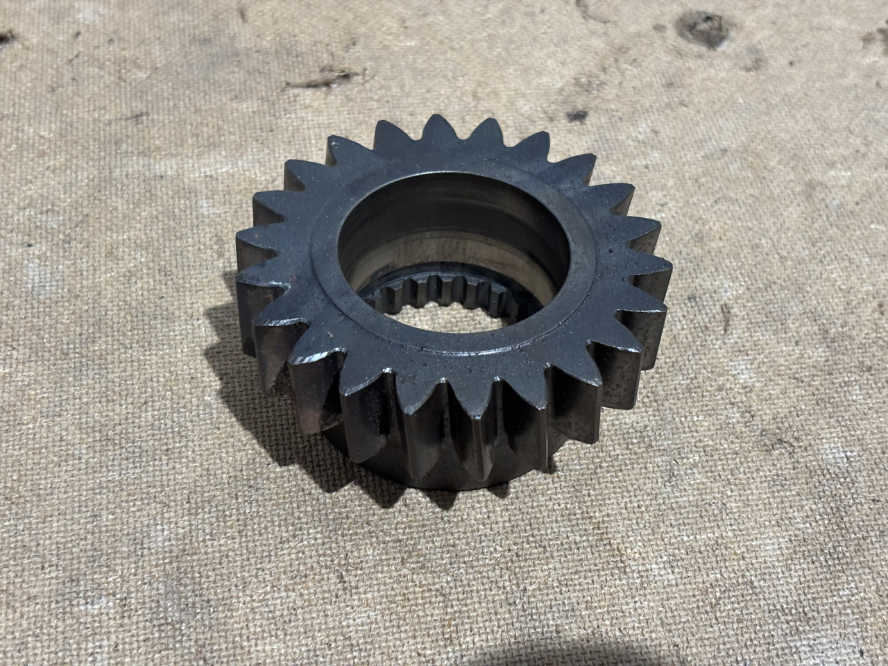 Fendt AGCO 920 924 926 930 Skrzynia Biegów Tryb Koło Zębate Zębatka CZĘŚĆI M934100082040 - Boîte de vitesse pour Machine agricole: photos 1 Fendt AGCO 920 924 926 930 Skrzynia Biegów Tryb Koło Zębate Zębatka CZĘŚĆI M934100082040 - Boîte de vitesse pour Machine agricole: photos 1