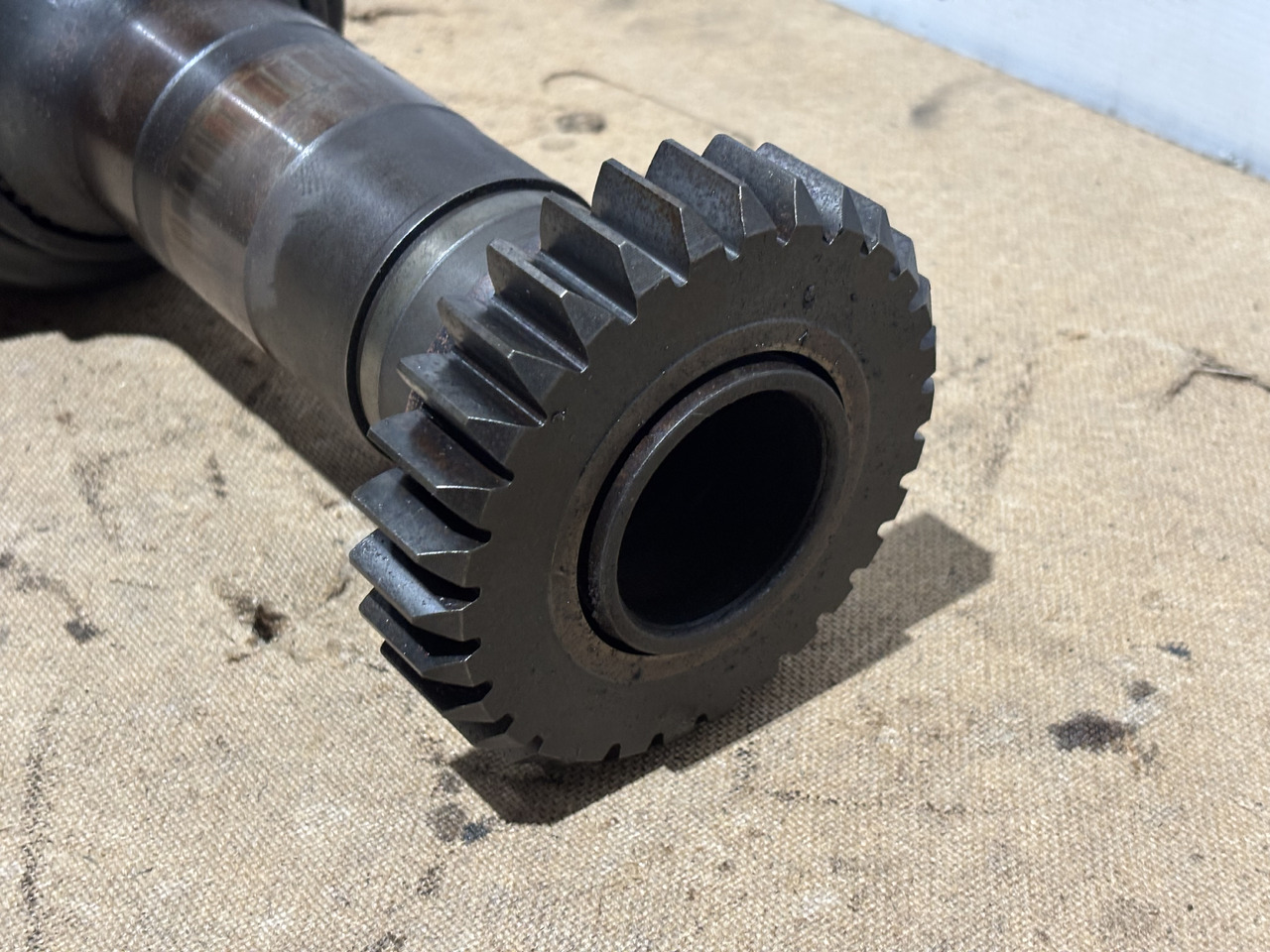 Fendt AGCO 920 924 926 930 Skrzynia Biegów Wał Wałek CZĘŚĆI M934100082040 - Boîte de vitesse pour Machine agricole: photos 3 Fendt AGCO 920 924 926 930 Skrzynia Biegów Wał Wałek CZĘŚĆI M934100082040 - Boîte de vitesse pour Machine agricole: photos 3