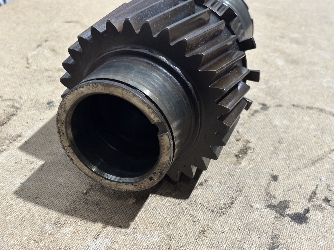 Fendt AGCO 920 924 926 930 Skrzynia Biegów Wał Wałek Tryb CZĘŚĆI M934100082040 - Boîte de vitesse pour Machine agricole: photos 2 Fendt AGCO 920 924 926 930 Skrzynia Biegów Wał Wałek Tryb CZĘŚĆI M934100082040 - Boîte de vitesse pour Machine agricole: photos 2