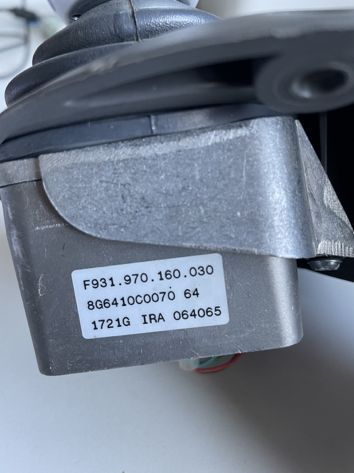 Fendt Vario - joystick kulka F931970160030 - Levier de vitesse pour Machine agricole: photos 2 Fendt Vario - joystick kulka F931970160030 - Levier de vitesse pour Machine agricole: photos 2