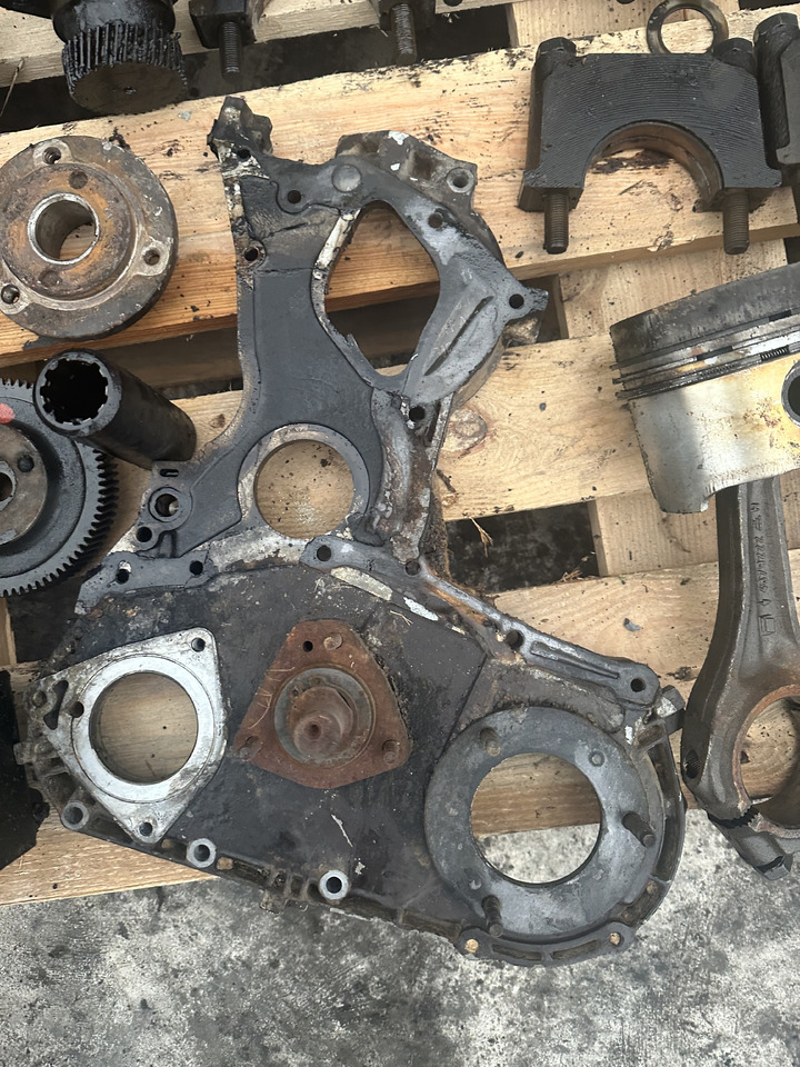 Fiat 780dt Fiat 8045 głowica cylindrów , klawiatura głowicy , rozrząd , części - Culasse pour Machine agricole: photos 5 Fiat 780dt Fiat 8045 głowica cylindrów , klawiatura głowicy , rozrząd , części - Culasse pour Machine agricole: photos 5