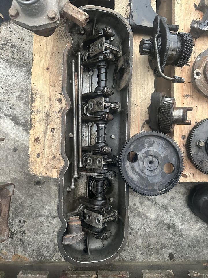 Fiat 780dt Fiat 8045 głowica cylindrów , klawiatura głowicy , rozrząd , części - Culasse pour Machine agricole: photos 2 Fiat 780dt Fiat 8045 głowica cylindrów , klawiatura głowicy , rozrząd , części - Culasse pour Machine agricole: photos 2