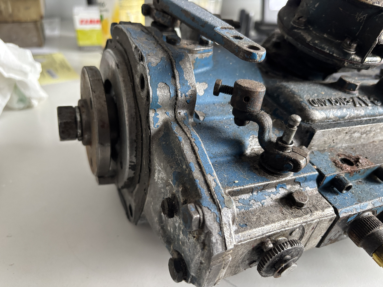 Ford TW25 - pompa wtryskowa paliwa - Pompe à carburant pour Machine agricole: photos 2 Ford TW25 - pompa wtryskowa paliwa - Pompe à carburant pour Machine agricole: photos 2