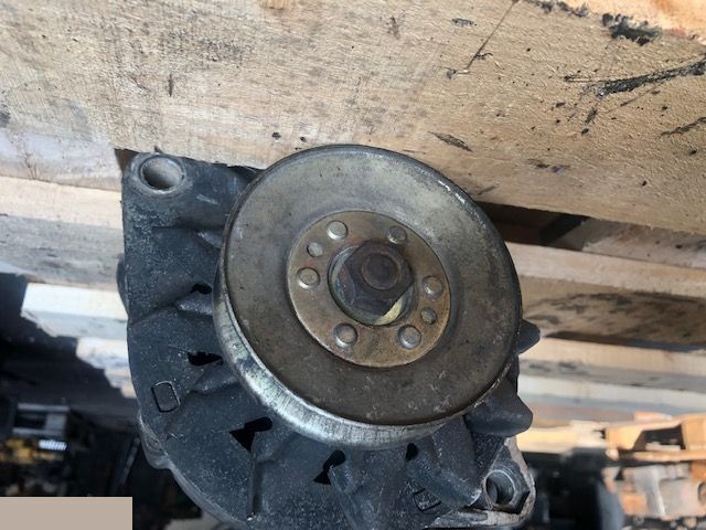 Ford t2 703f 6015 aaa Alternator - Alternateur pour Machine agricole: photos 2 Ford t2 703f 6015 aaa Alternator - Alternateur pour Machine agricole: photos 2