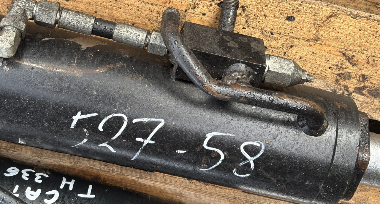 JCB 527-58 52758 527 58 Siłownik Wychyłu Łyżki - Vérin hydraulique pour Chariot télescopique: photos 3 JCB 527-58 52758 527 58 Siłownik Wychyłu Łyżki - Vérin hydraulique pour Chariot télescopique: photos 3