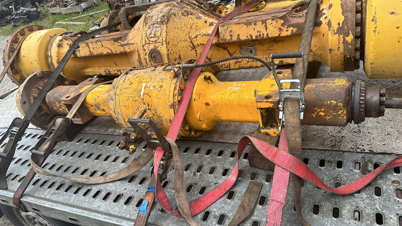 Jcb 3cx most napędowy tylni części zwolnica , obudowa mostu półoś , atak talerz - Demi arbre pour Machine agricole: photos 2 Jcb 3cx most napędowy tylni części zwolnica , obudowa mostu półoś , atak talerz - Demi arbre pour Machine agricole: photos 2