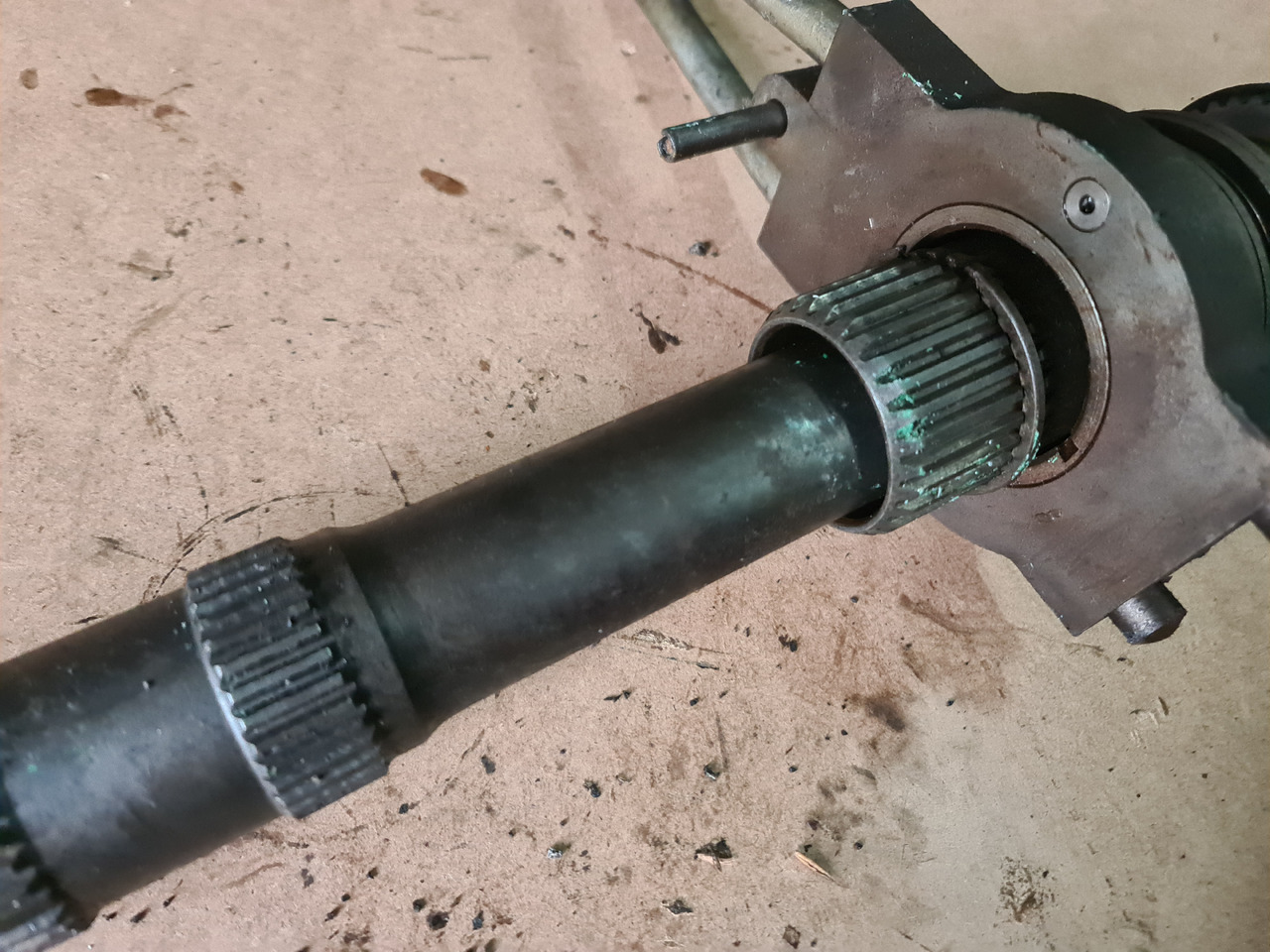 John Deere 4650, 4850 WAŁ NAPĘDOWY R89463 RE35974 R70800 AR94272 - Demi arbre pour Machine agricole: photos 3 John Deere 4650, 4850 WAŁ NAPĘDOWY R89463 RE35974 R70800 AR94272 - Demi arbre pour Machine agricole: photos 3