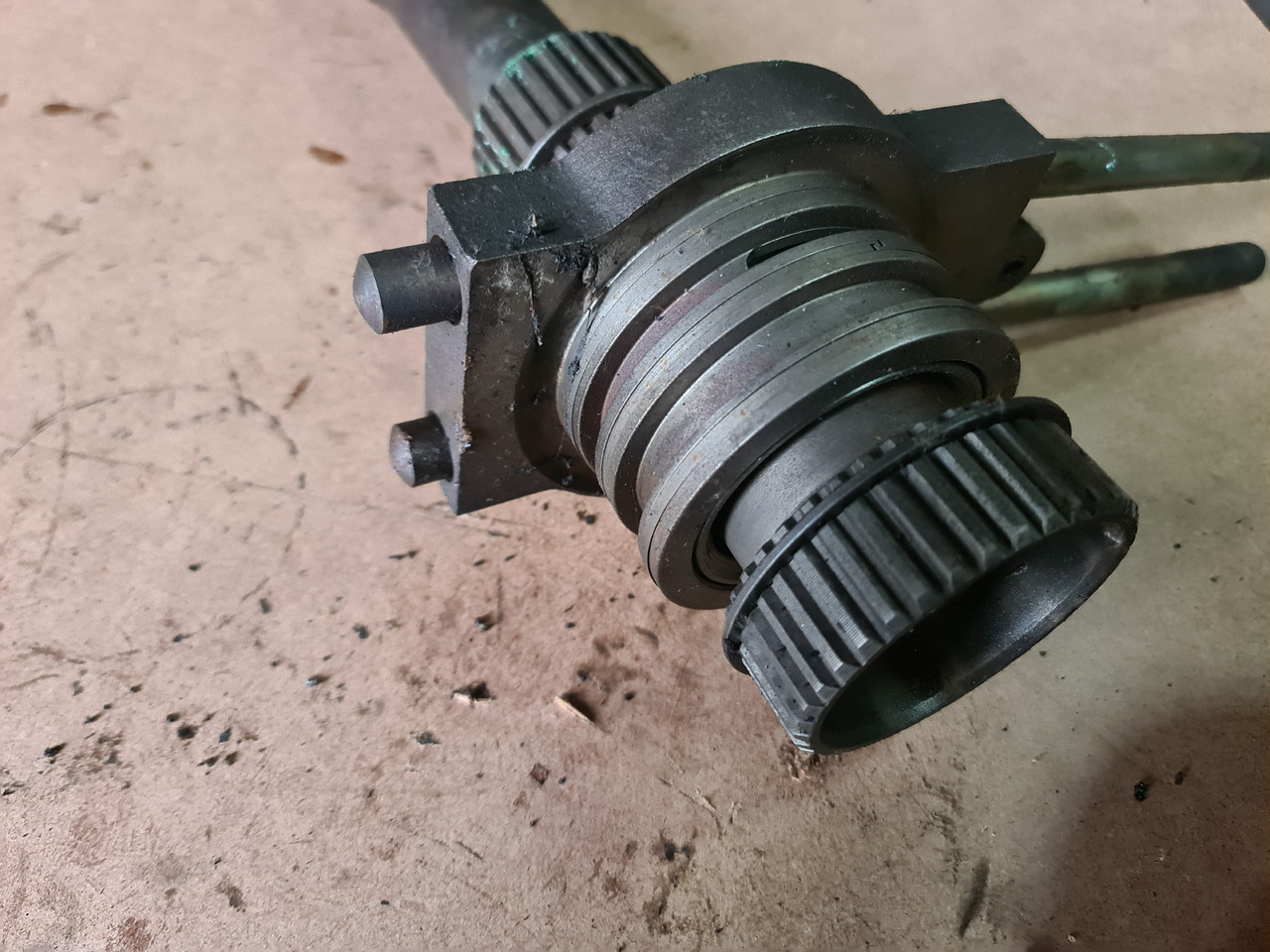 John Deere 4650, 4850 WAŁ NAPĘDOWY R89463 RE35974 R70800 AR94272 - Demi arbre pour Machine agricole: photos 4 John Deere 4650, 4850 WAŁ NAPĘDOWY R89463 RE35974 R70800 AR94272 - Demi arbre pour Machine agricole: photos 4