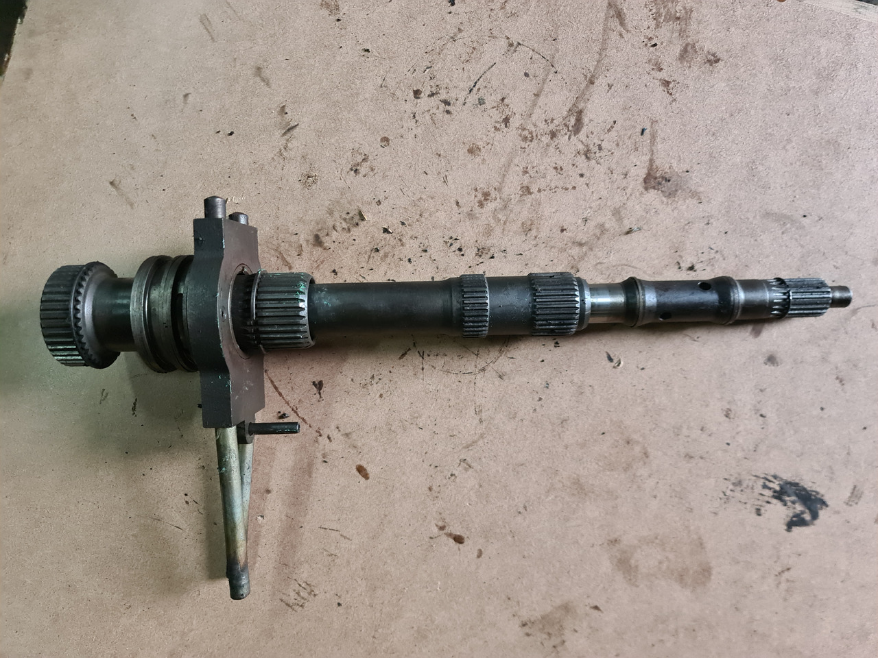 John Deere 4650, 4850 WAŁ NAPĘDOWY R89463 RE35974 R70800 AR94272 - Demi arbre pour Machine agricole: photos 1 John Deere 4650, 4850 WAŁ NAPĘDOWY R89463 RE35974 R70800 AR94272 - Demi arbre pour Machine agricole: photos 1