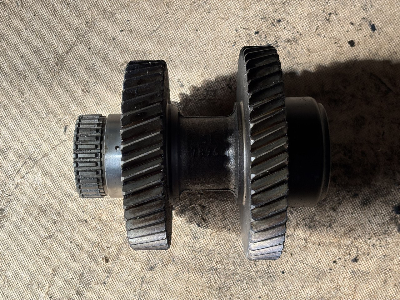 John Deere 6010 6110 6210 6300 6400 Wał Napędowy L78966 - Demi arbre pour Machine agricole: photos 1 John Deere 6010 6110 6210 6300 6400 Wał Napędowy L78966 - Demi arbre pour Machine agricole: photos 1