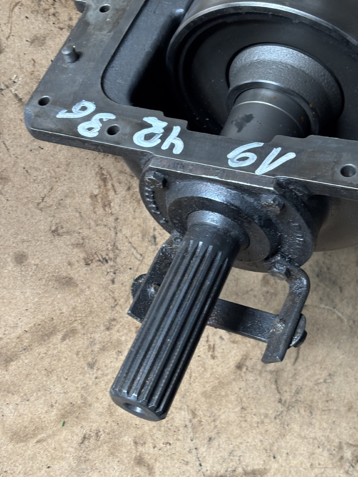 John Deere 6110, 6000, 6010 Przystawka Przedniego Napędu L76149 L101047 - Demi arbre pour Machine agricole: photos 5 John Deere 6110, 6000, 6010 Przystawka Przedniego Napędu L76149 L101047 - Demi arbre pour Machine agricole: photos 5